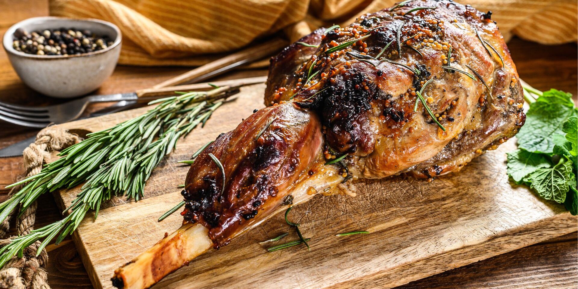 Cordero asado con hierbas aromáticas