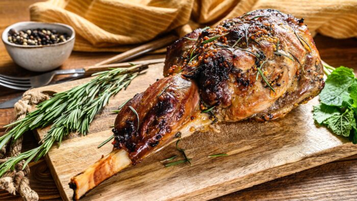 Cordero asado con hierbas aromáticas
