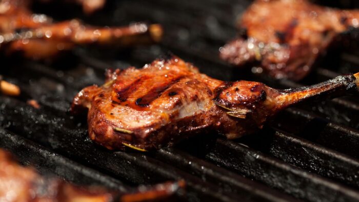 Cordero a la parrilla paso a paso